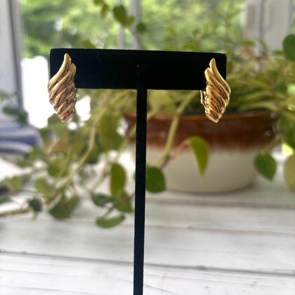 Vintage 1960s Napier Gold Tone Screw Clip Earrings - Picture 1 of 10